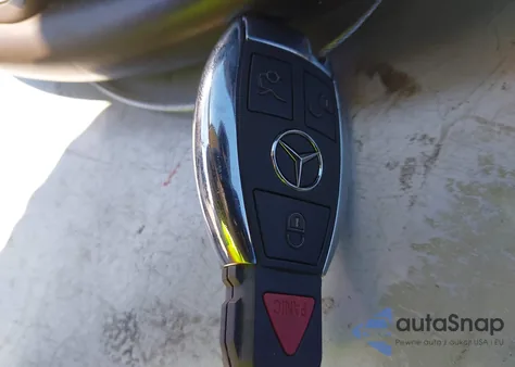 2012 Mercedes-Benz C 250 Luxury/Sport z USA, uszkodzony, nr VIN WDDGF4HB5CR206382